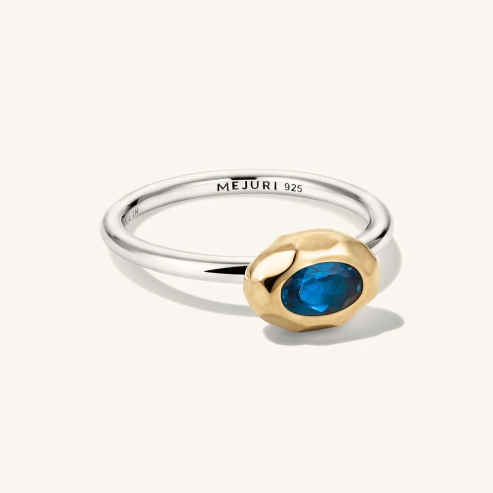 Mejuri Oval Geo Gem Ring